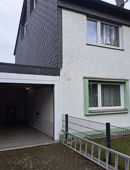 Gepflegtes Reihenendhaus mit ausgebautem Dachgeschoss, Garten und Garage - Kürten