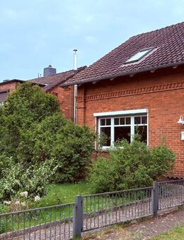 Sanierungsbedürftiges Reihenendhaus mit viel Charme - Schmuckstück im Dornröschenschlaf - Geesthacht