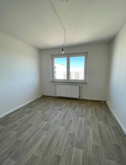Wohnen - 04. OG - links - Ziolkowskistraße 61 - Schwerin