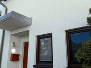 Schmuckstück! Doppelhaushälfte nahe des Zentrums von Groß-Gerau, mit schöner Einbauküche, gemütlichen Dachgauben und 2 Stellplätzen! - Groß Gerau
