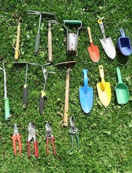 18 Hand-Gartengeräte Scheren Blumenkellen Harke Grubber Rechen Doppelhacke Pflanzkelle 15 € - Flensburg