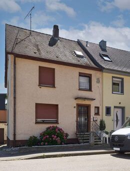 Charmante Doppelhaushälfte mit Um- und Ausbaupotential in 79183 Waldkirch - Waldkirch