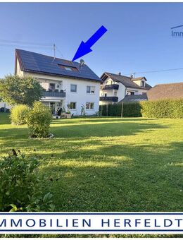 Exklusives Wohnerlebnis: Schöne 2-Zimmer-Dachgeschosswohnung mit Gemeinschaftsgarten und Garage - Gablingen