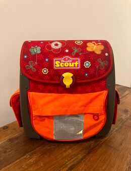 Sehr gut erhaltener Scout Schulranzen Schmetterlinge günstig abzugeben - Zirndorf