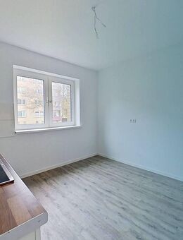 Helle und gut geschnittene 2-Zimmer-Wohnung mit BALKON und modernem Wannenbad - Uetersen