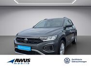 VW T-Roc, 1.5 TSI Life, Jahr 2023 - Schwerin