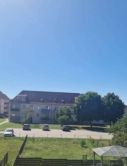 Ideal für Eigennutzer oder Kapitalanleger. Moderne 4-Raum-Eigentumswohnung mit Balkon / 200 m² Garten / Garage / DG / Keller - Dessau-Roßlau