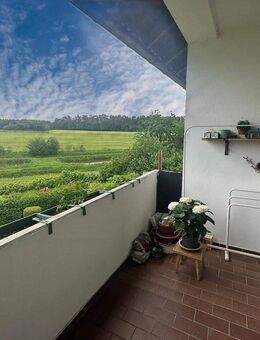 Genießen Sie die Aussicht! Helle 3-Zimmer-Wohnung mit zwei Balkonen und Stellplatz - Neuendettelsau