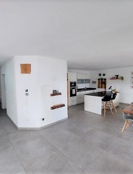 Exklusive Erdgeschoss- Wohnung inkl. Einzelgarage, Balkon, Terrasse und hochwertiger Einbauküche - Neresheim