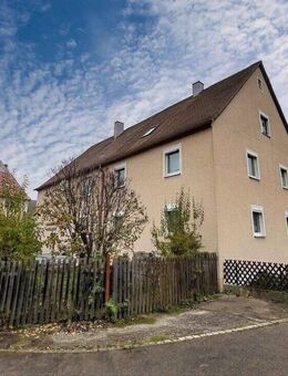 Gut geschnittenes Zweifamilienhaus im Ortskern von Weinberg. - Aurach