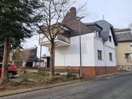 Bad Camberg: Freistehende Immobilie mit Garagen und Garten - Bad Camberg