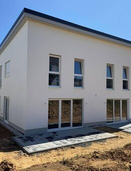 Wie ein eigenes Haus: Neubau Maisonette Wohnung mit Einbauküche, Garten und Carport zu vermieten - Allendorf (Lumda)