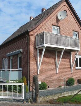 Haus mit schönem Grundstück und 3 Garagen. Perfekt für Familien, Mehrgenerationen oder als Anlage - Holle