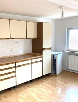 RENOVIERTE 2 ZIMMER DG- WOHNUNG IM STADTKERN... - Bischofsheim (Rhön) Zentrum