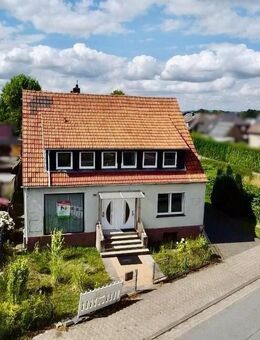 Vielseitiges Einfamilienhaus mit Betriebseinheit, Ausbaupotenzial und großem Garten - Löhne