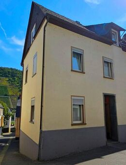 Gepflegtes Einfamilienhaus mit großem Nebengebäude und Garage in hochwasserfreier Lage von Briedel - Briedel