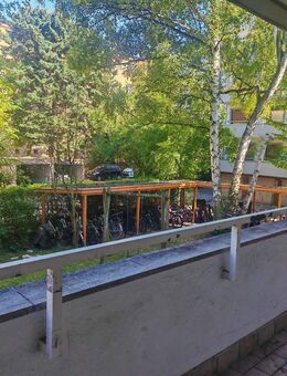 3 ZW WOHNUNG HELL UND RUHIG ALLE ZIMMER TAGESLICHT EBK BALKON WANNENBAD GÄSTE WC SCHEIDSTR /MARBACHWEG M34 und U5 STRASSE NÄHE HR - Frankfurt (Main)