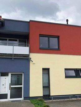 Tolle 2 Raumwohnung in ruhiger Lage mit Balkon, Einbauküche, Fahrstuhl, Carport - Cottbus