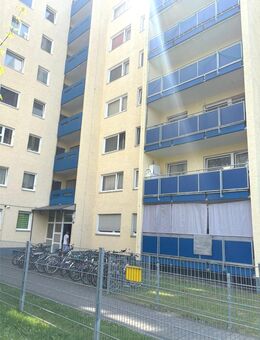 Modernisierte, helle 3 -ZKB im 2. OG in bevorzugtem Stadtteil ***** - Hanau (Brüder-Grimm-Stadt)