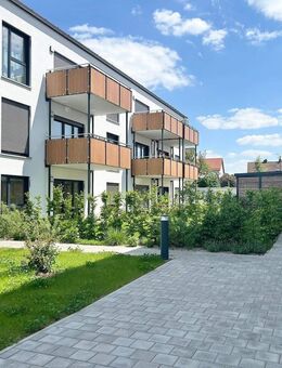 ***LIEBLINGSPLATZ*** SONNIGE 4 ZIMMER WOHNUNG MIT EINBAUKÜCHE UND BALKON - Roth (Bayern)