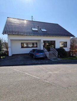 Freistehendes Dreifamilienhaus mit Aussicht ins Grüne - Waldsolms