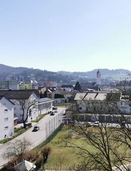 Deggendorf: Modernisierte 4 Zi -ETW mit Ausblick, Ost-Balkon und Garage Nh. Schulzentrum! - Deggendorf