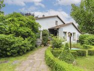 Grünes Wohnen: Sanierungsbedürftiges EFH mit großem Gartengrundstück und Blick auf die Ilmenau - Emmendorf