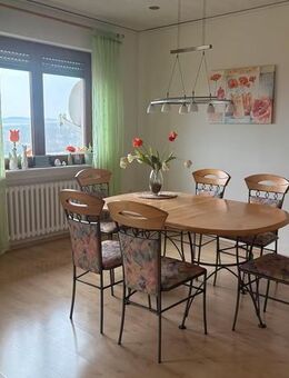 Zweifamilienhaus in Schonungen, OT mit großem Grundstück und 2 Garagen - Gädheim