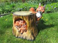 Eichhörnchen am Baumstumpf Dekofigur für Haus und Garten - Hergisdorf