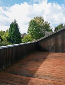 Charmante 2,5-Zimmer-Wohnung mit großer Dachterrasse im Herzen von Großburgwedel! - Burgwedel