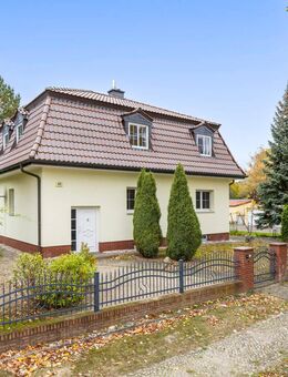 Schönes Einfamilienhaus im Villenstil mit Doppelgarage in den beliebten Flussviertel - Falkensee
