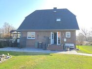 Gepflegtes Einfamilienhaus mit Einliegerwohnung, PV-Anlage, Speicher, Carport, Terrasse, Gartenteich - Wanderup