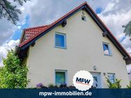 Massives Einfamilienhaus auf ca. 854 m² Grundstück: mit Keller, Wintergarten und Kamin - Hohen Neuendorf