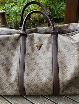 Stylische Guess Reisetasche – Klassisch, & top in Schuss - Berlin Neukölln