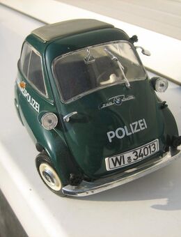 Isettas Revell--1:18..Landespolizei 8 € FP - Meckenheim