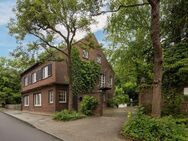 Zweifamilienhaus mit Charme, Gartenidylle & Erweiterungspotenzial - Würselen