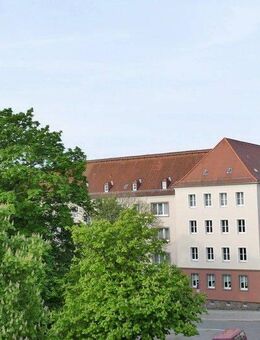 Ab September 2025 verfügbar! WG-Wohnung mit ZWEI Zimmern /großer Küche - Chemnitz