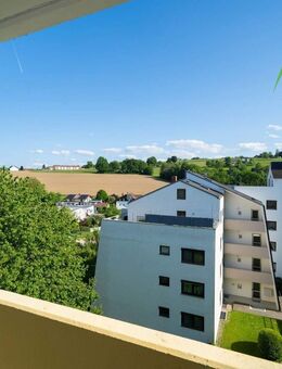 Sanierte Dreizimmerwohnung mit großem Südbalkon und neuer Einbauküche - Passau