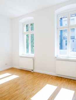 Elegant wohnen in Mitte: Lichterfüllte Wohnung mit Süd-Balkon & EBK in historischem Stadtpalais - Berlin