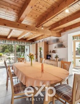 Exklusives Anwesen mit Wellnessoase, Büro und Gartenparadies in Hanglage - Weißenburg (Bayern)