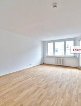 IMMOBERLIN.DE - Helle Wohnung mit Loggia in attraktiver Lage - Berlin