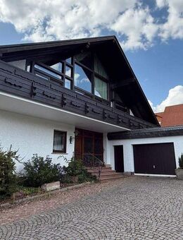 Außergewöhnliche 10-Zimmer-Landhausvilla in Neuhof/Fulda! - Neuhof (Hessen)