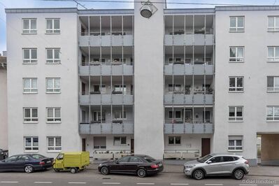 Freundlich helle, praktische und gepflegte 2 ZKB Eigentumswohnung mit Balkon und Aufzug