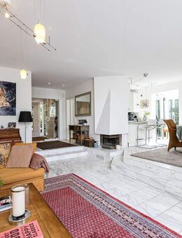 Stilvolles und repräsentatives Wohnen in Rissen: Modernes EFH mit Kamin, Wintergarten, Doppelcarport und Garten - Hamburg