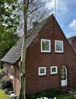 Sanierungsbedürftiges Einfamilienhaus in idyllischer Waldrandlage in Husum - Husum (Schleswig-Holstein)