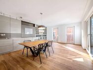 Zentral und ruhig mit Blick auf St. Benno: Moderne 4-Zimmer-Wohnung mit Balkon - München