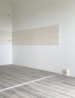 ** Singels aufgepasst ! Wir sanieren weiter, 2 Raum Wohnungen** - Dessau-Roßlau