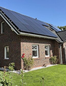 Gepflegtes Einfamilienhaus mit PV-Anlage - Norden