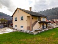 Großzügiges Haus mit Einliegerwohnung, Garten & traumhafter Aussicht in Zell im Wiesental - Zell (Wiesental)