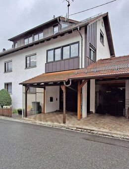 Einziehen & ankommen – gepflegte Doppelhaushälfte mit kleinem Garten und Carport - Steinwiesen